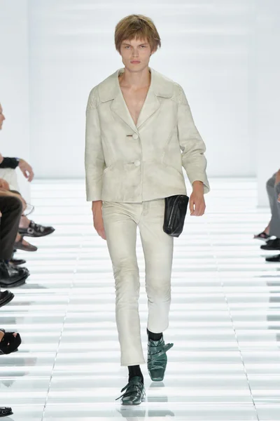 Look 15